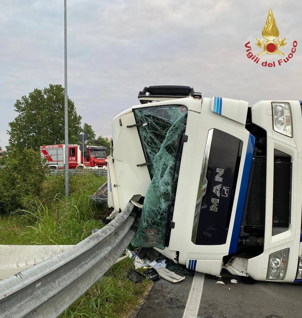 Romano Di Lombardia Camion Ribaltato A Romano Ferito L Autista 41enne