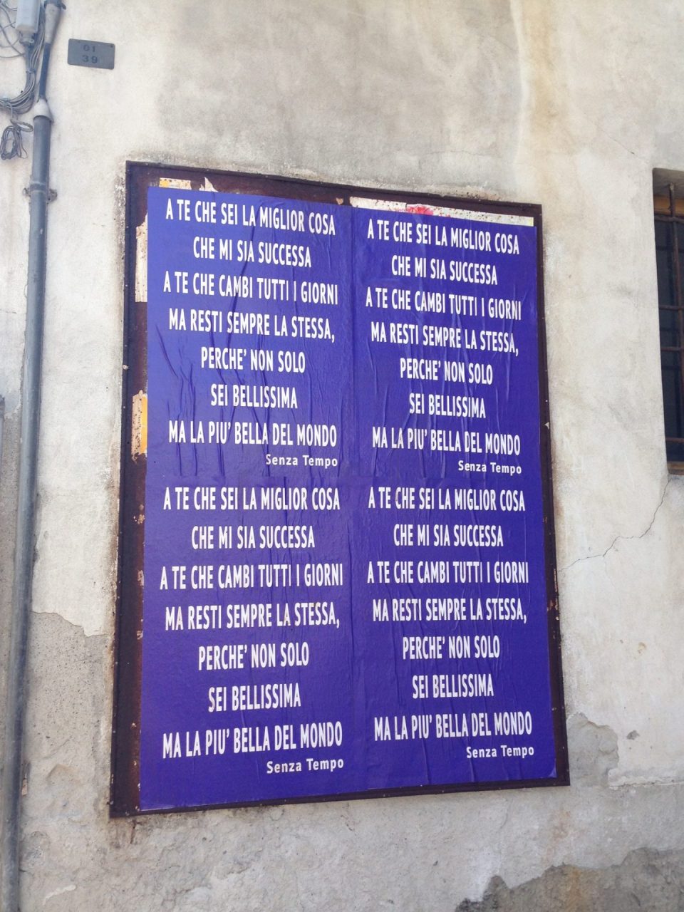 Calcio – Messaggi d’amore sui cartelloni pubblicitari, è caccia in paese al «Neruda» sconosciuto