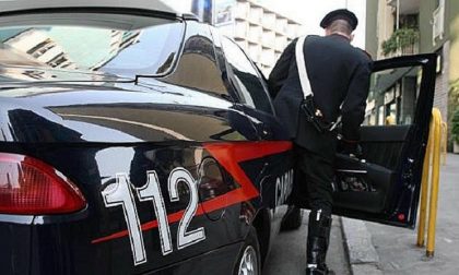 Minaccia di suicidarsi e chiama il "112", salvata dai carabinieri