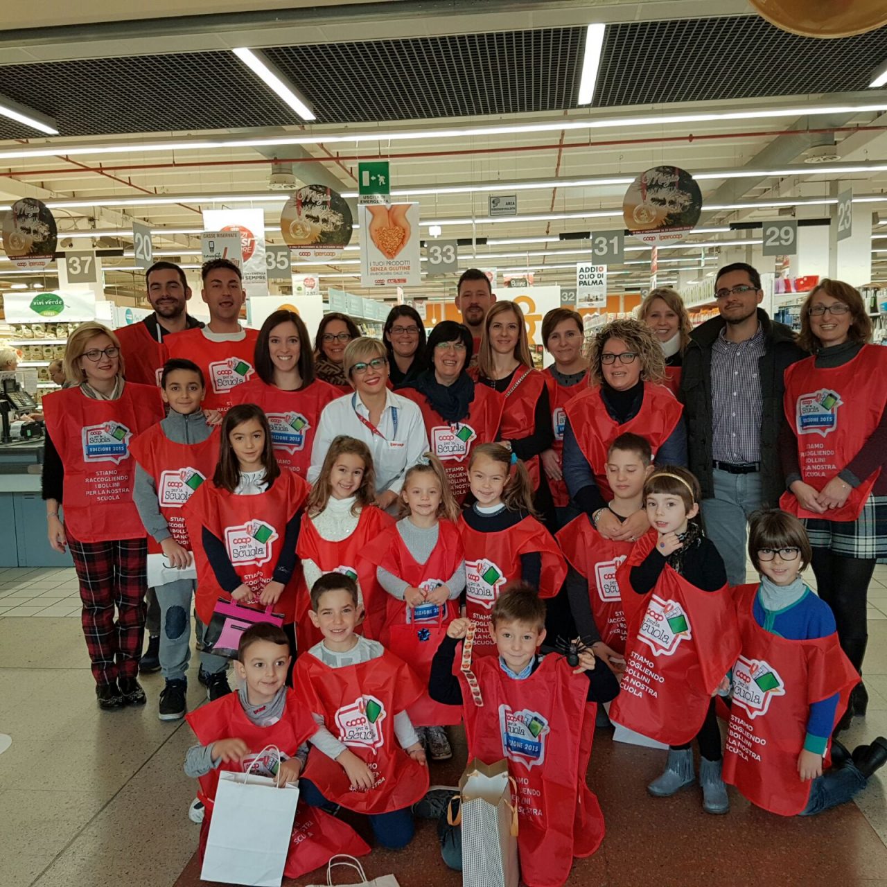 Treviglio : Genitori della Geromina alla Coop. Raccolta di bollini per la scuola materna