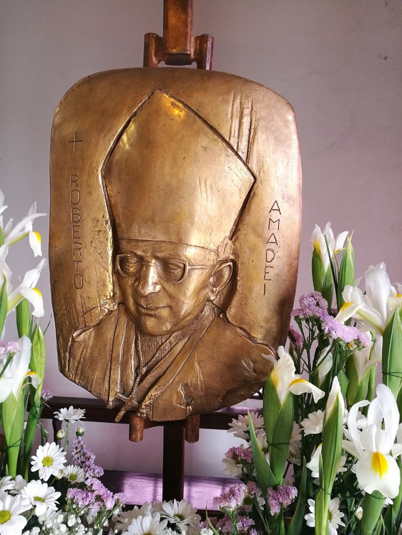 Verdello: una scultura per ricorda il vescovo Roberto Amadei – TreviglioTv