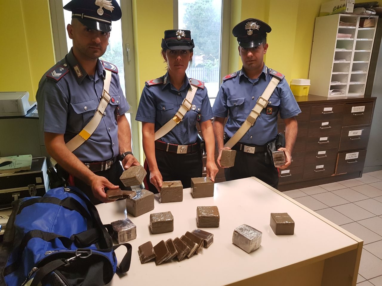 Maxi sequestro di droga, otto chili di hashish in via Jenner – TreviglioTv