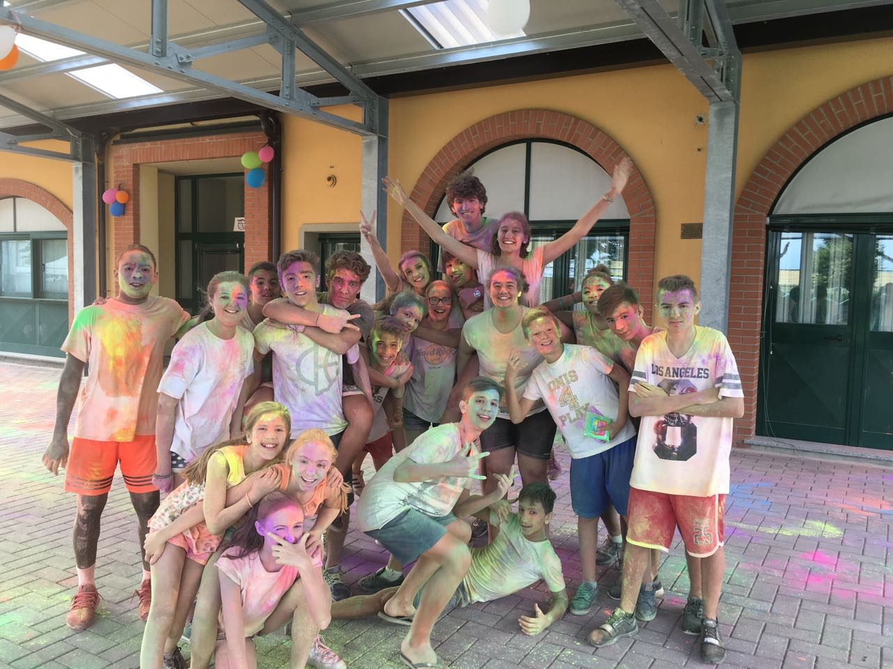 Esplode l’arcobaleno a Masano con la “Color Run”