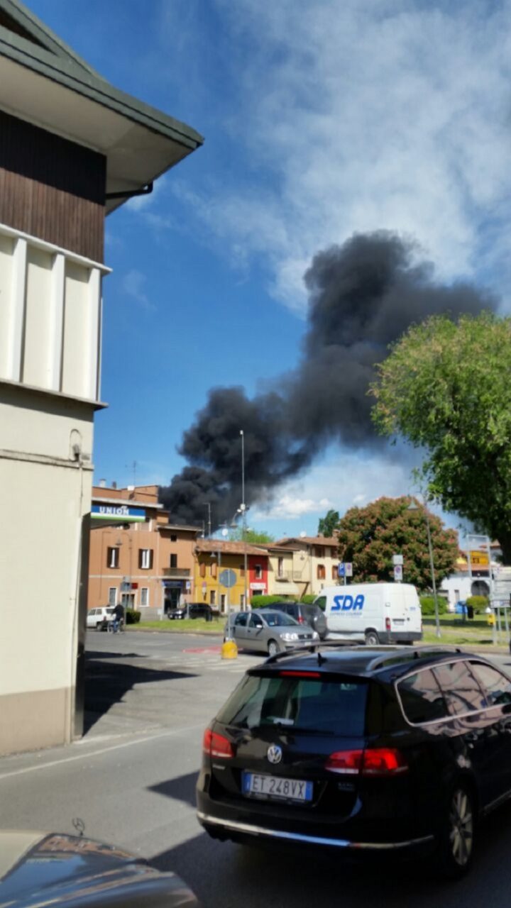 +FLASH+ Scoppia l’incendio in cantiere, pericolo esplosione – TreviglioTv