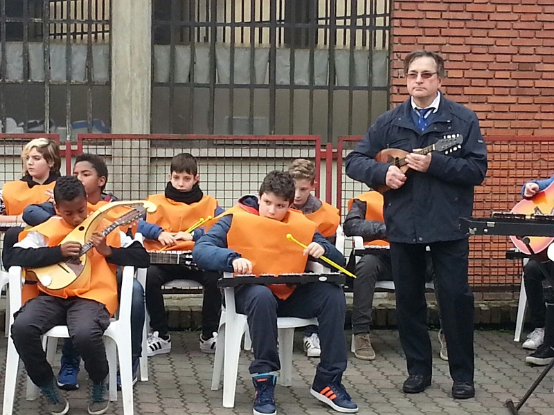 Corteo di studenti per il IV novembre e premiazioni musicali