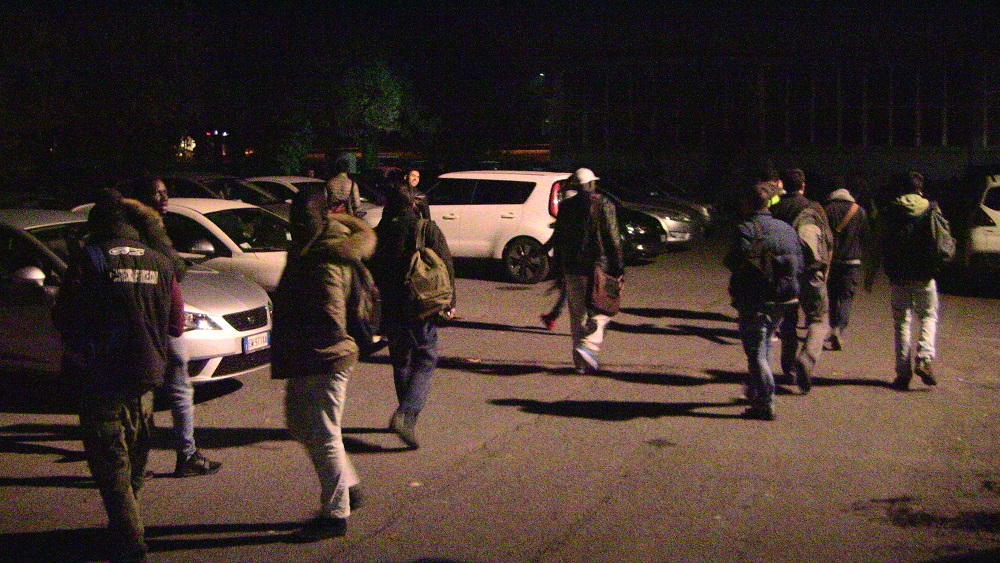 +FOTO+ Aria pungente e irrespirabile. Evacuato il polo Archimede :malore per una bidella
