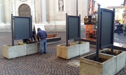 Treviglio: Nuove bacheche informative dei gruppi consiliari in piazza Manara - TreviglioTV