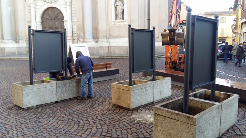 Treviglio: Nuove bacheche informative dei gruppi consiliari in piazza Manara – TreviglioTV