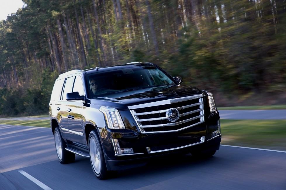 Treviglio : Al volante di una Cadillac da 120 mila euro e targa falsa, denunciato un 61 enne