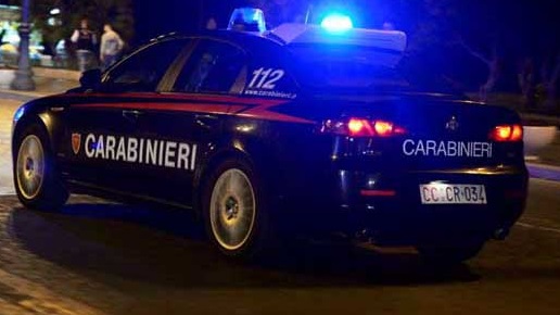 Attraversano la Gera d’Adda in fuga con l’auto rubata, scappano nei campi a Castelcovati