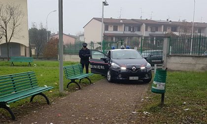 Blitz dei Carabinieri al parco giochi, fermati giovani con la cocaina