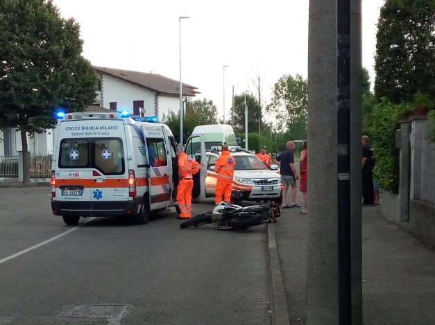 Pedone investito da una moto finisce in ospedale