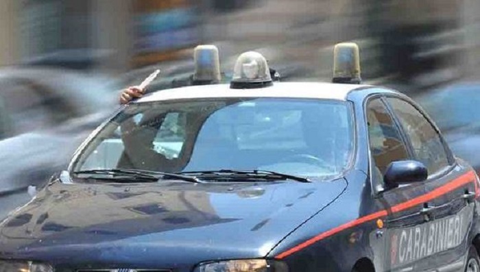 Scappa dalla Polizia locale e tampona i carabinieri