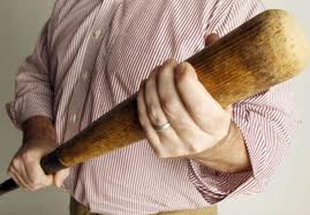 Sergnano: Barista fa scappare i ladri con una mazza da baseball – TreviglioTV