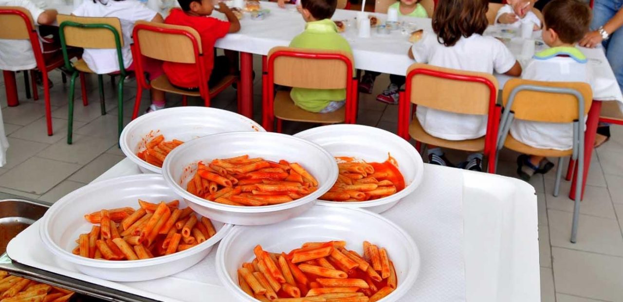 Niente pasto per chi non paga la mensa
