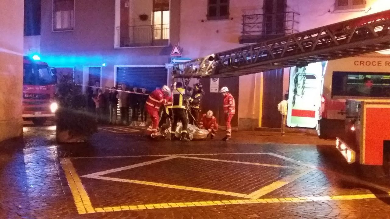 Donna di 185 kg cade in casa, servono i Vigili del Fuoco per spostarla. Muore due giorni dopo – TreviglioTV