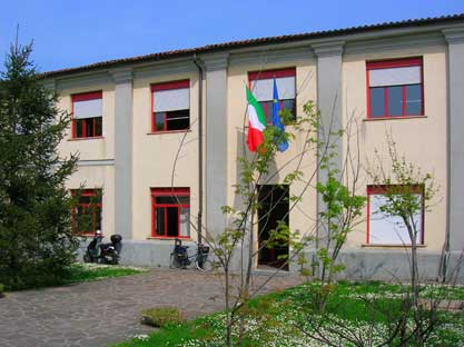 Cade un pezzo di lampada, bimba di prima elementare colpita in testa a scuola – TreviglioTV