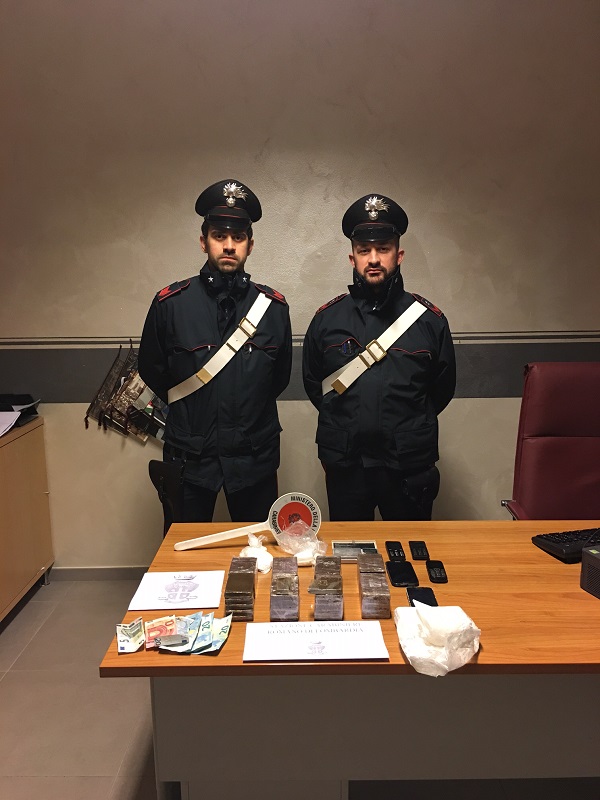 Romano: blitz dei carabinieri in hotel, sequestrati 4,5 chilogrammi di droga – TreviglioTV