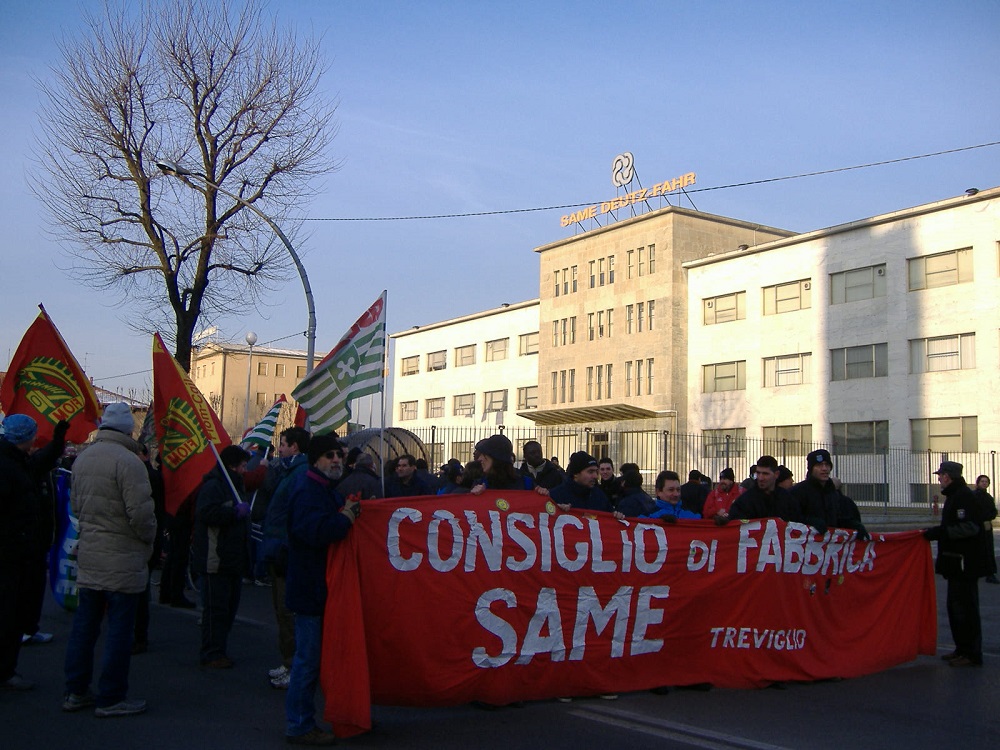 Sciopero alla Same dopo l’incidente sul lavoro costato tre dita ad un operaio: “La tecnologia dovrebbe prevenire la fatalità”