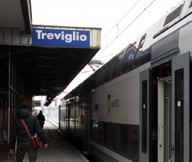 Treviglio : Biglietteria in tilt alla Stazione Centrale, disagi e carrozze gelate