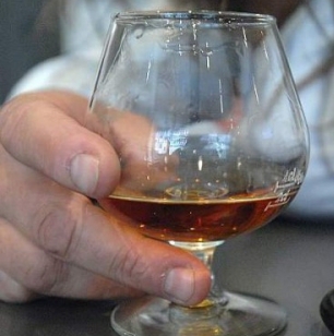 Crema: esagera con l’aperitivo, l’ambulanza interviene per un’intossicazione etilica – TreviglioTV