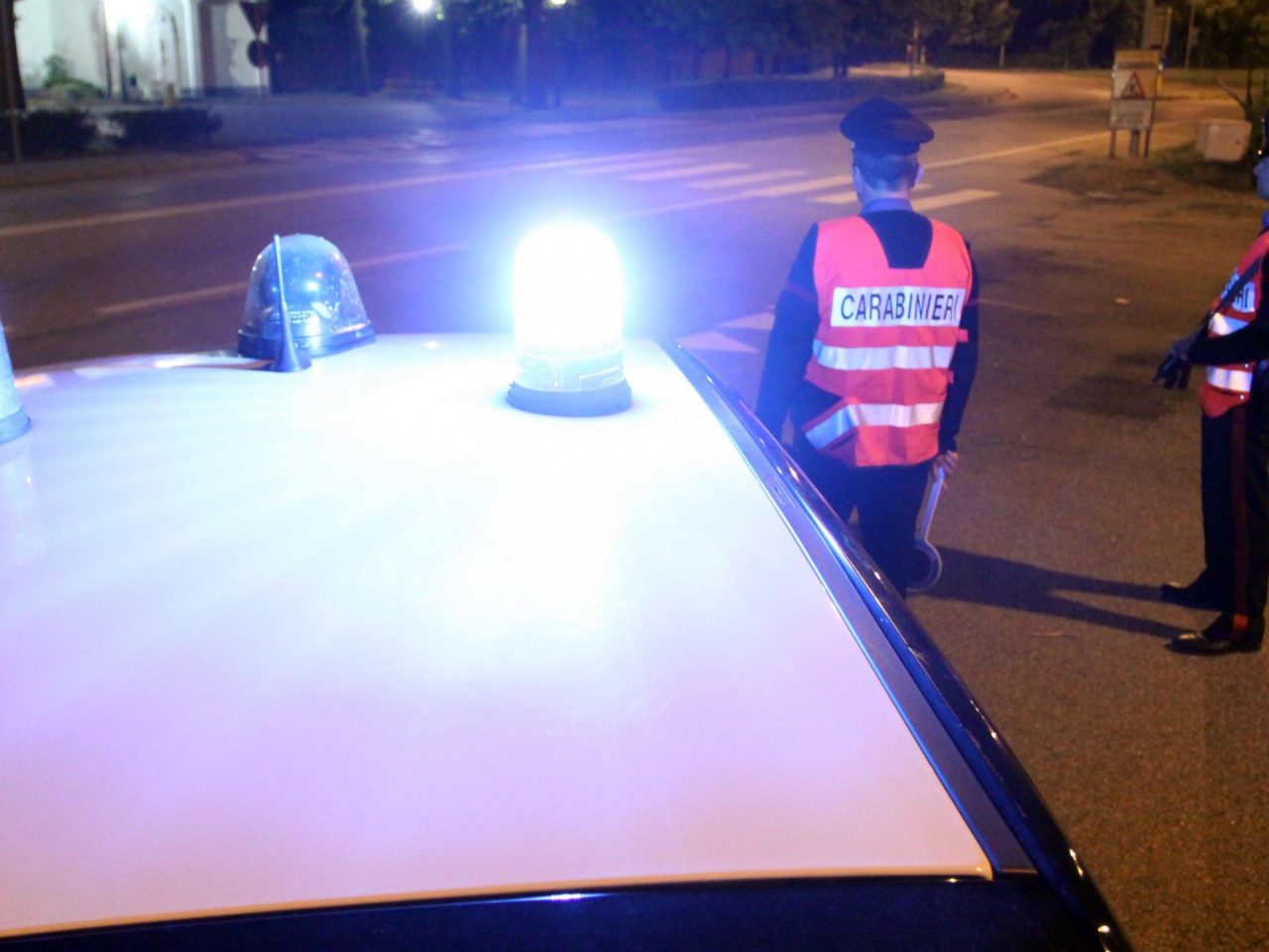 Bimbo investito in piazza finisce all’ospedale