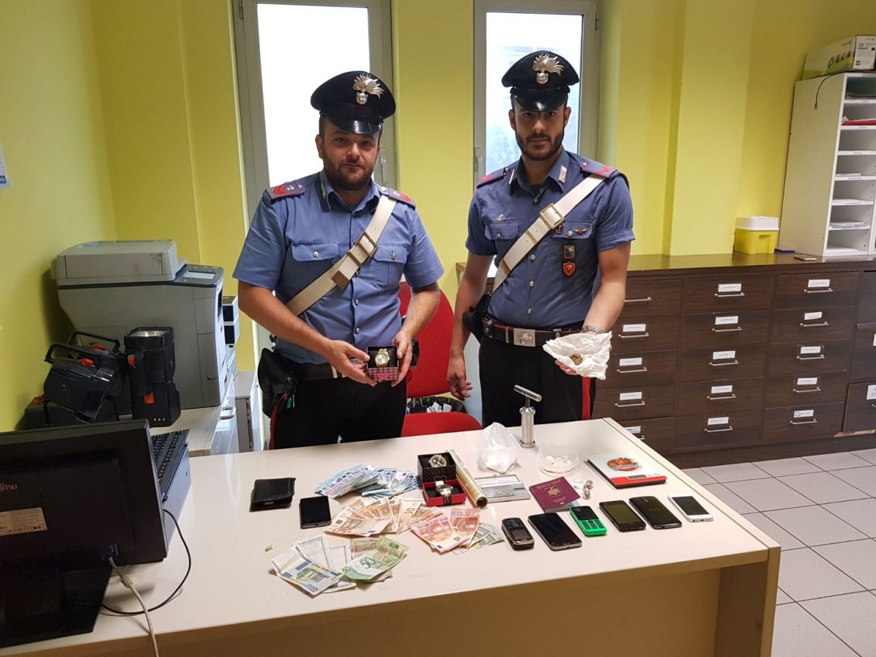 Cugini spacciatori “beccati” in via Pontirolo
