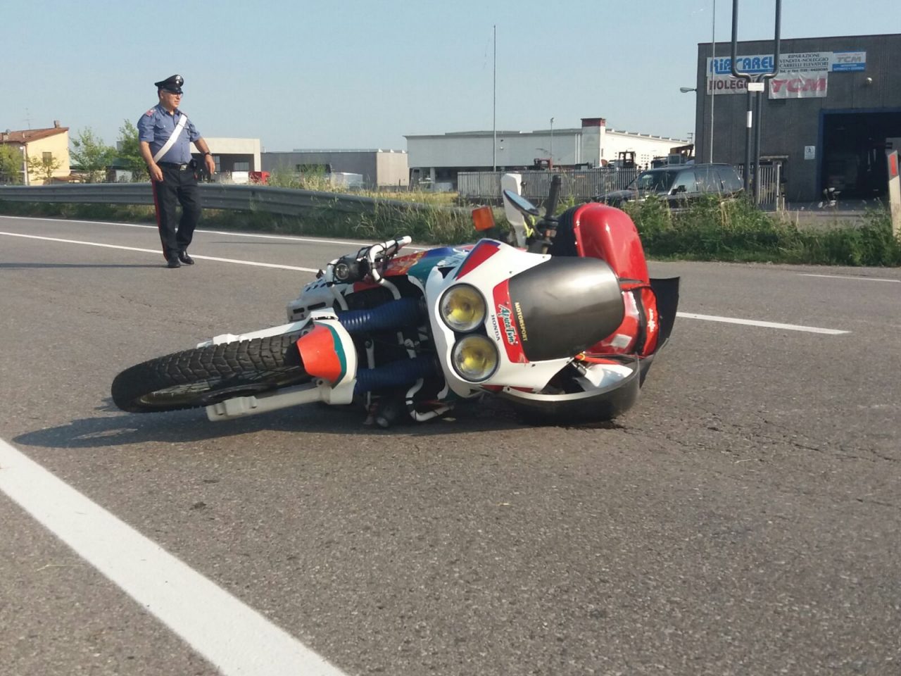 Aggiornamento: Moto tampona un’auto a Mornico