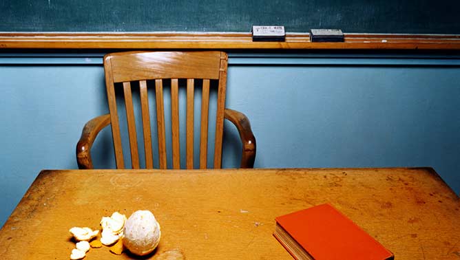 Prof assente per cinque anni: “Mal di schiena”. Ma faceva l’avvocato… Arrestato