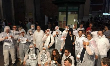 Flash mob del M5S contro la discarica di amianto
