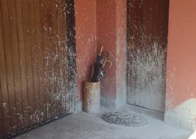 I vandali lo perseguitano, professionista pensa al trasferimento