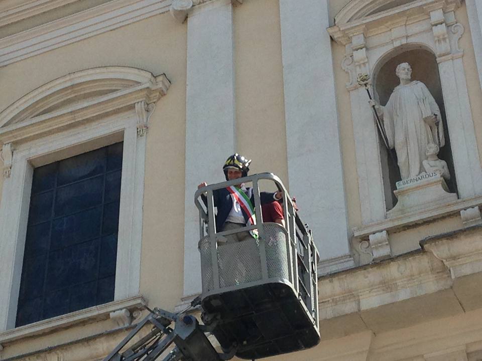 ll sindaco diventa vigile del fuoco per un giorno FOTO