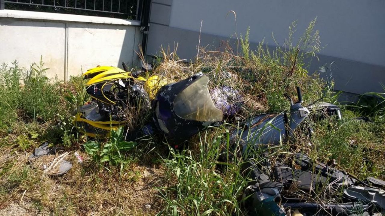 Rifiuti, il sindaco rovista nei sacchi e scova chi inquina. Galeotto fu… un quaderno di scuola