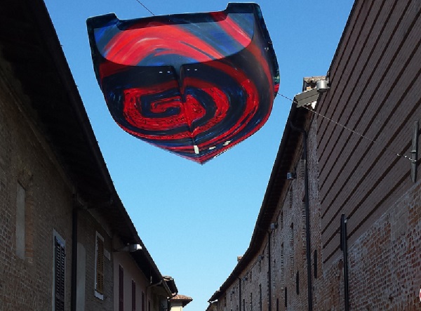 Barche volanti a Soncino: ecco la Biennale