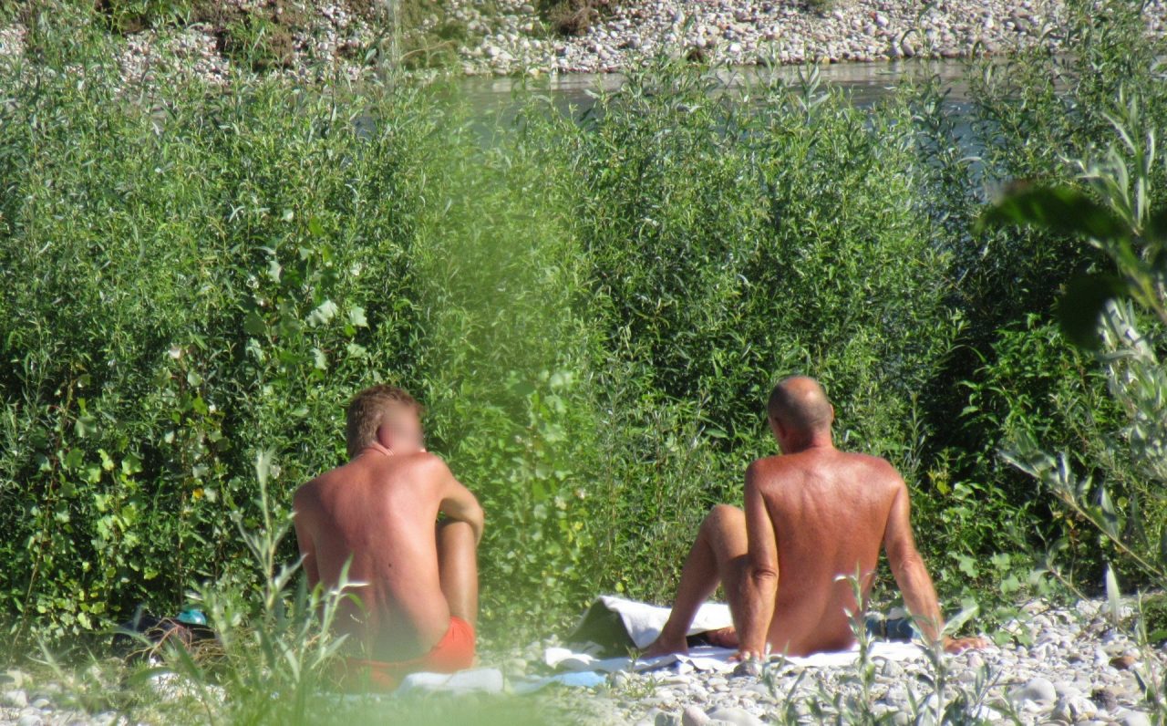 Soncino “Hot”, sulle sponde dell’Oglio nudisti e scambisti FOTO