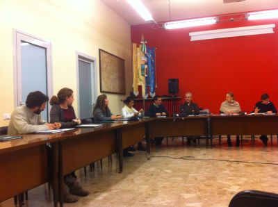 Volano gli insulti in consiglio comunale