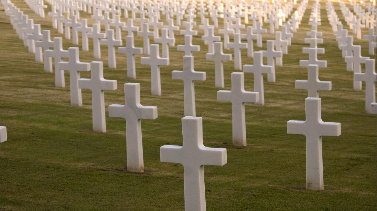 Sala del commiato e croci bianche “all’americana” per garantire un degno addio