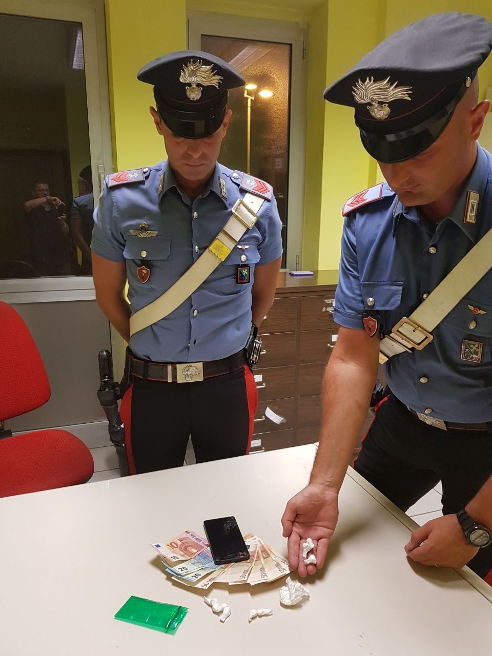 In casa cocaina e hashish in casa, arrestato 35enne