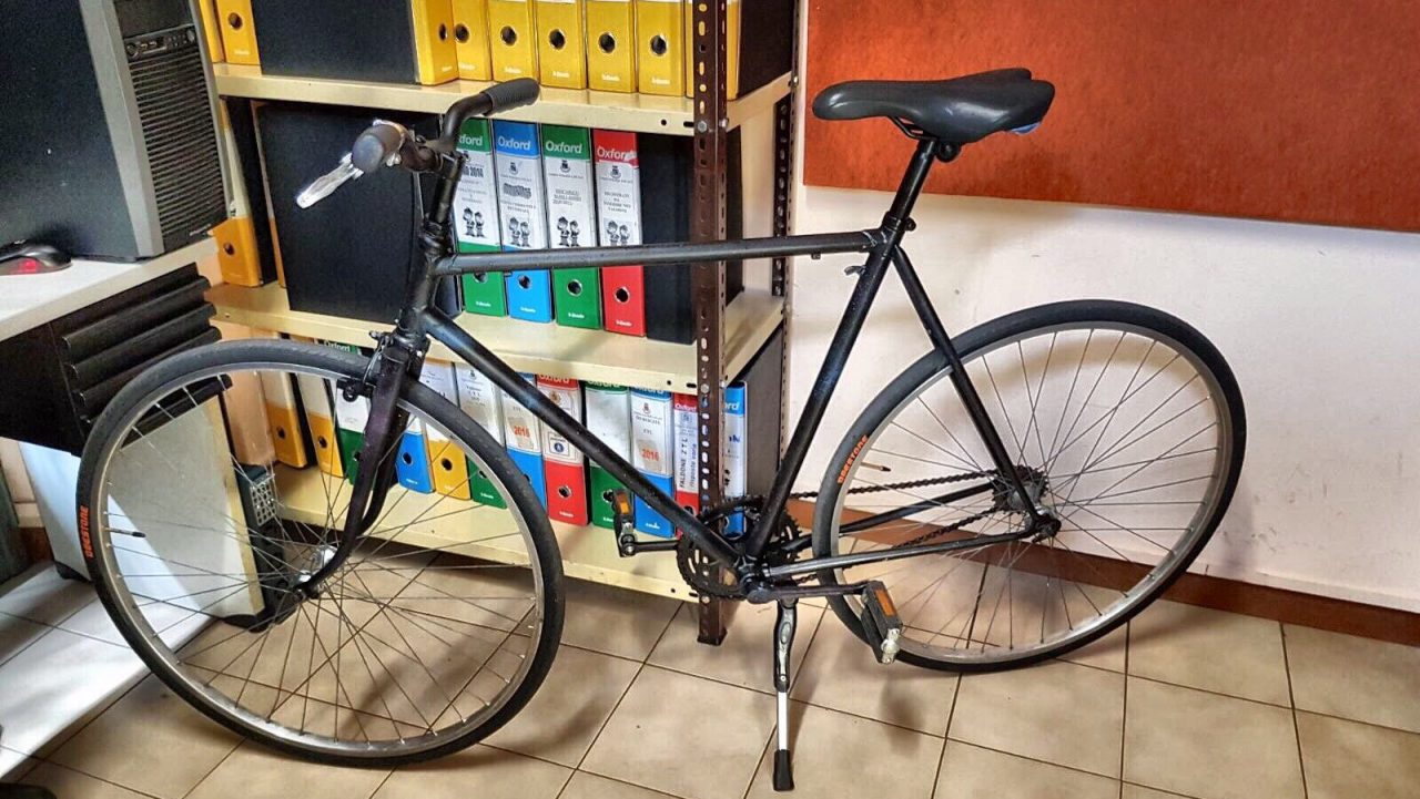 Richiedente asilo ruba una bici in centro e viene fermato dalla Polizia locale