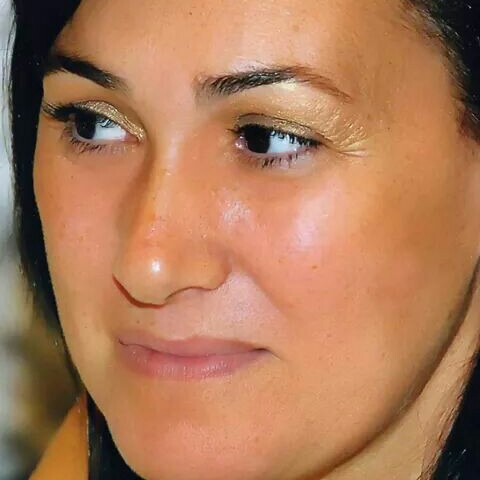 Arresto cardiaco, giovane mamma muore al mare a 49 anni