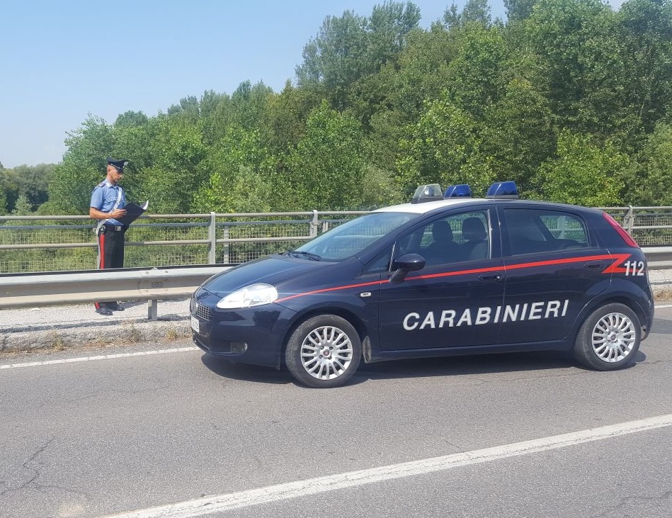Il gioco ha rovinato la sua vita e vuole uccidersi, ma i carabinieri lo salvano