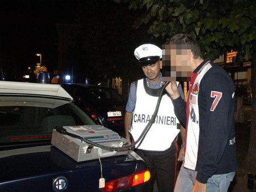 Ubriaco al volante, via la patente e 10 punti