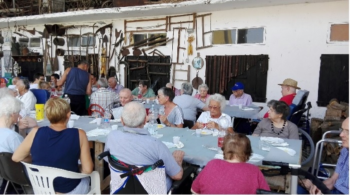 Nonni in visita a Cascina Carla