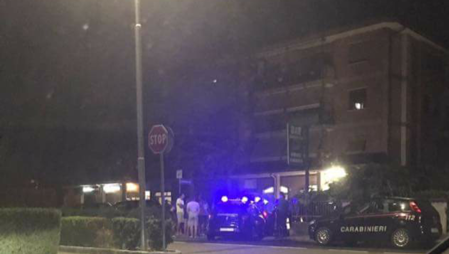 Raid con spranghe in un locale indiano