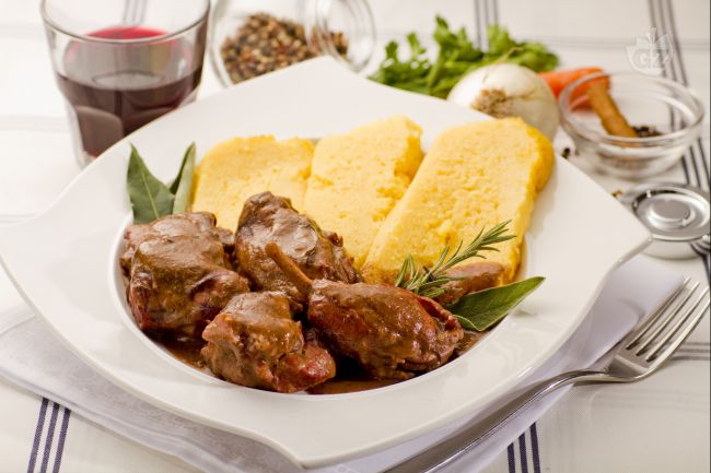 Polenta e coniglio? E’ il kebab dell’Ottocento: “un piatto dell’accoglienza”  VIDEO