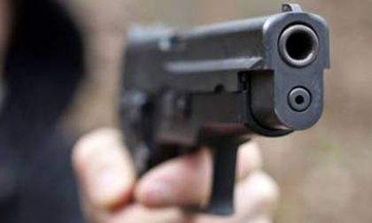 Rapina con pistole finte, per scappare investono i carabinieri