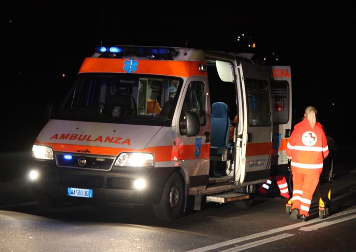 Alza il gomito e finisce in ospedale SIRENE DI NOTTE