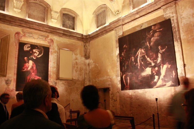 Metti un Caravaggio all’Autogrill. Anzi, tre