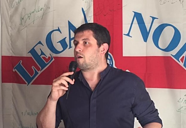 Agazzi contro Bonaldi sui social: «Maestrina circondata di lacchè»