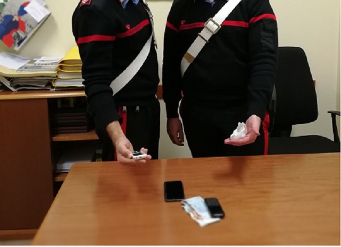 Spacciava in auto, arrestato 35enne